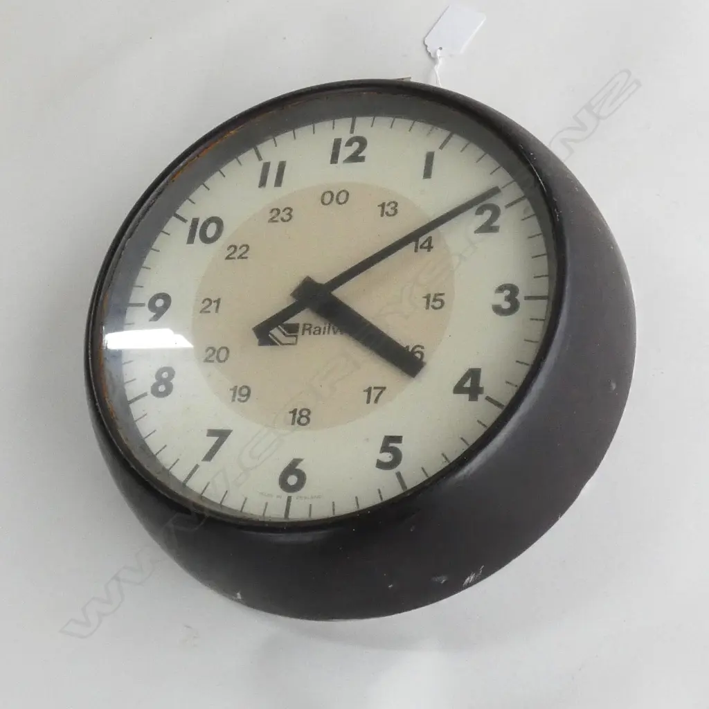 NZ RAILWAYS SLAVE CLOCK BLACK D. 280mm. Image 1++