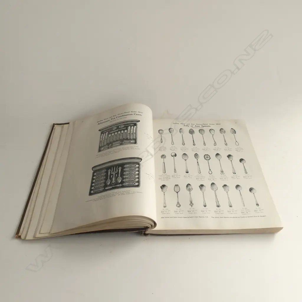 OLD SILVERWARE CATALOGUE IN BOOK FORM WITH COPIOUS ILLUSTRATIONS 260PP. LEE AND WIGFULL SILVERSMITHS LTD SHEFFIELD Image 1++