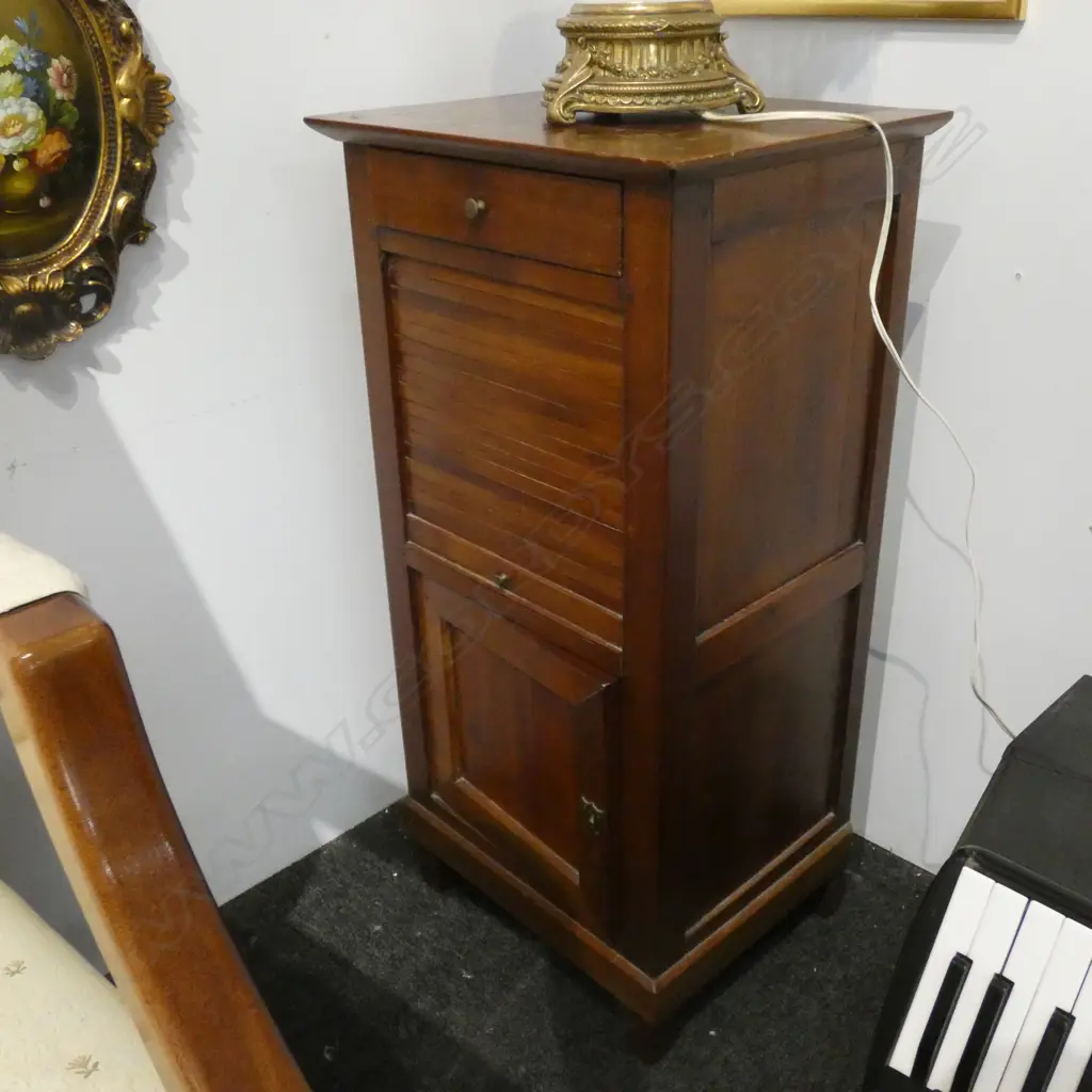 PR BEDSIDE CABINETS 390 x 320 x 800mm Image 1++
