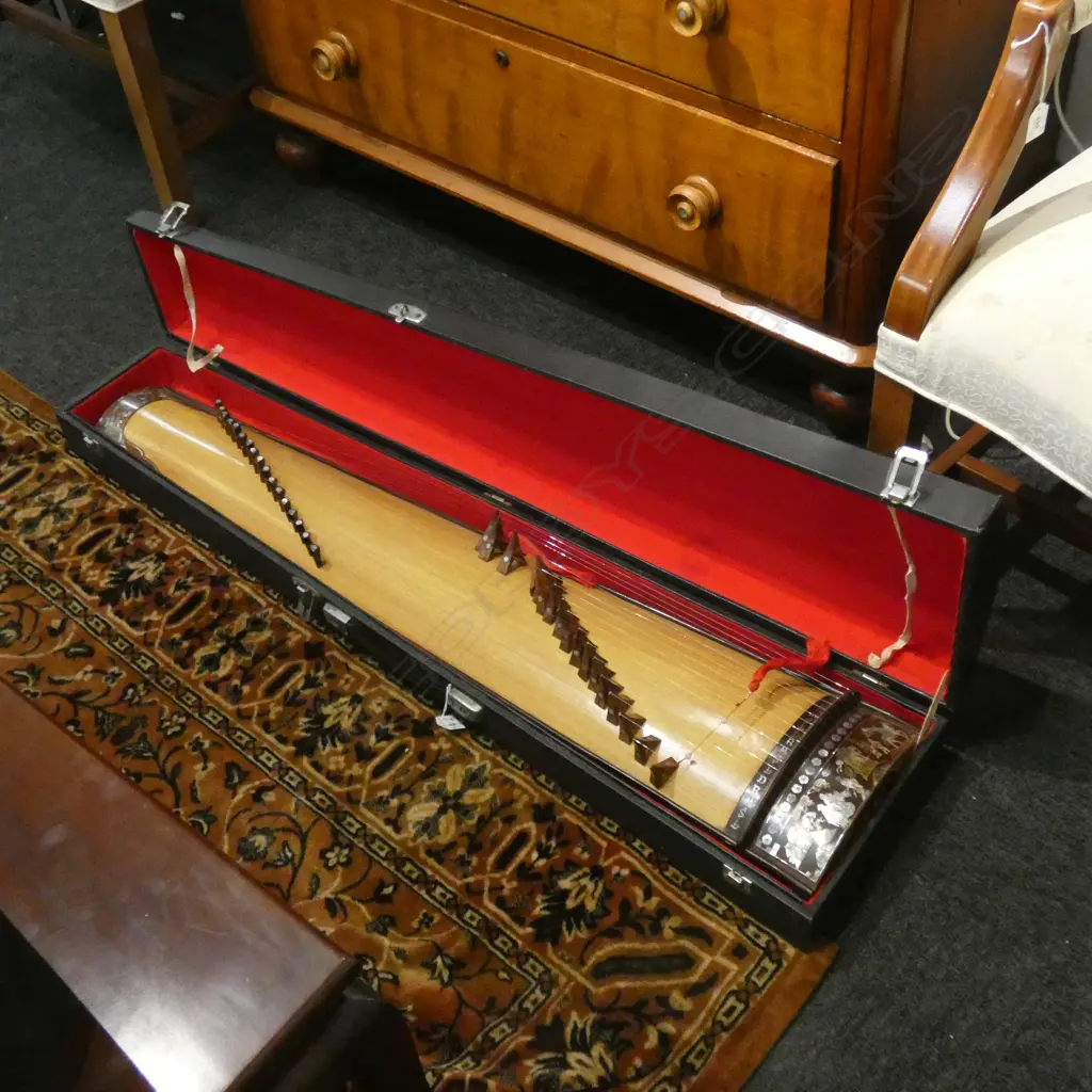 'DAN TRANH' TRADITIONAL VIETNAMESE STRINGED INSTRUMENT IN CASE Image 1++
