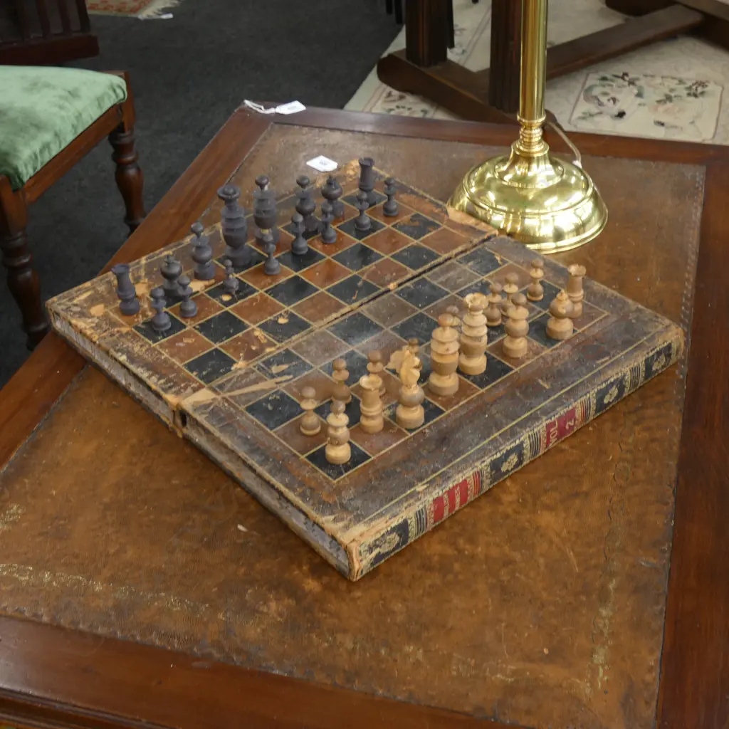OLD FOLDING BOOK SHAPED BACKGAmm.ON / CHESS SET W PIECES - AGE WEAR TO BOARDS Image 1++