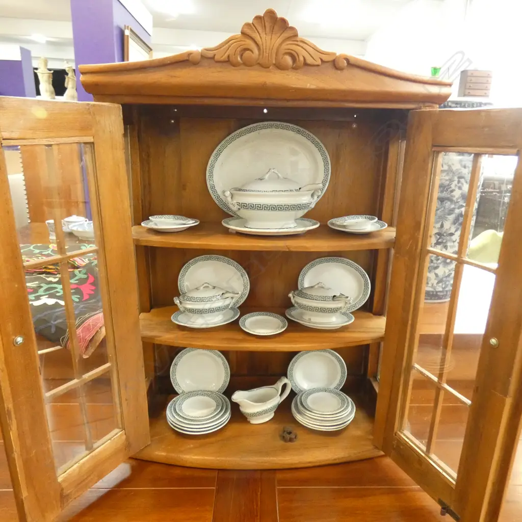 VICTORIAN DOLLS DINNER SET IN WOODEN DISPLAY CASE H.640mm Image 1++