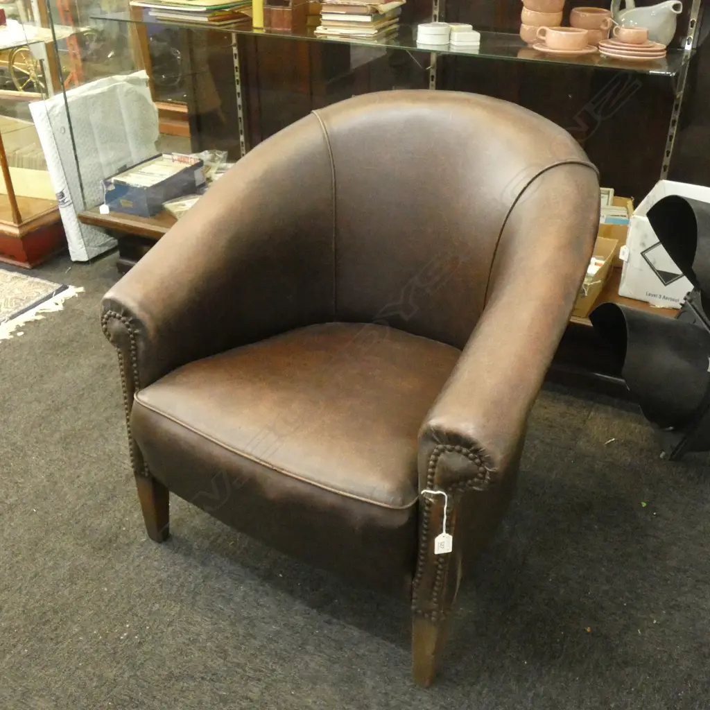 VINTAGE TUB CHAIR Image 1++