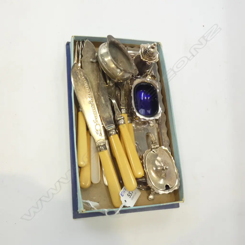 TRAY OF EPNS AND SILVER ITEMS Image 1++