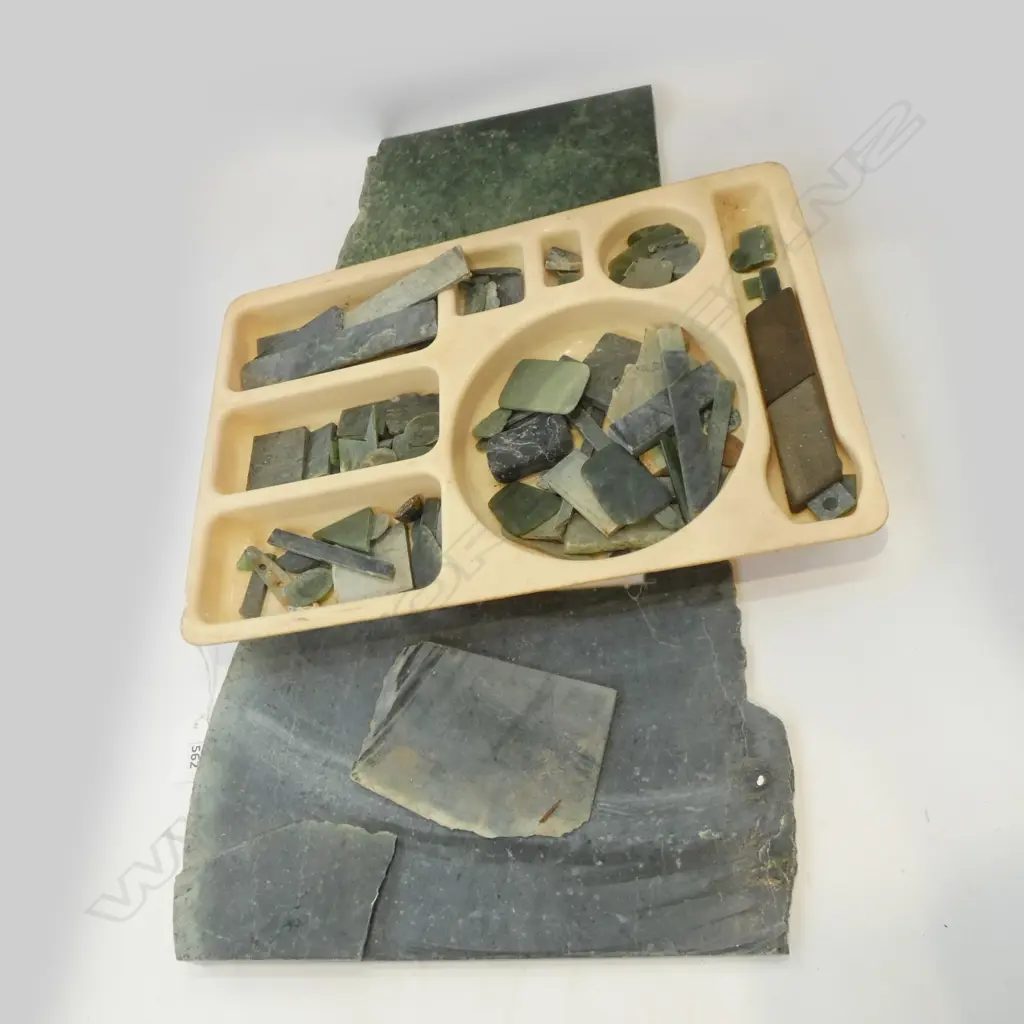 LGE COLLECTION OF GREENSTONE INCL SHEETS - SUITABLE FOR JEWELLERY MAKING Image 1++