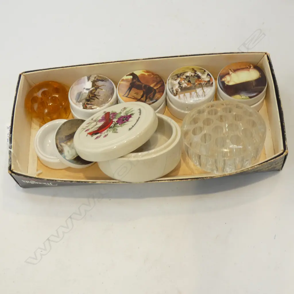 BOX REPRO POT LIDS Image 1++