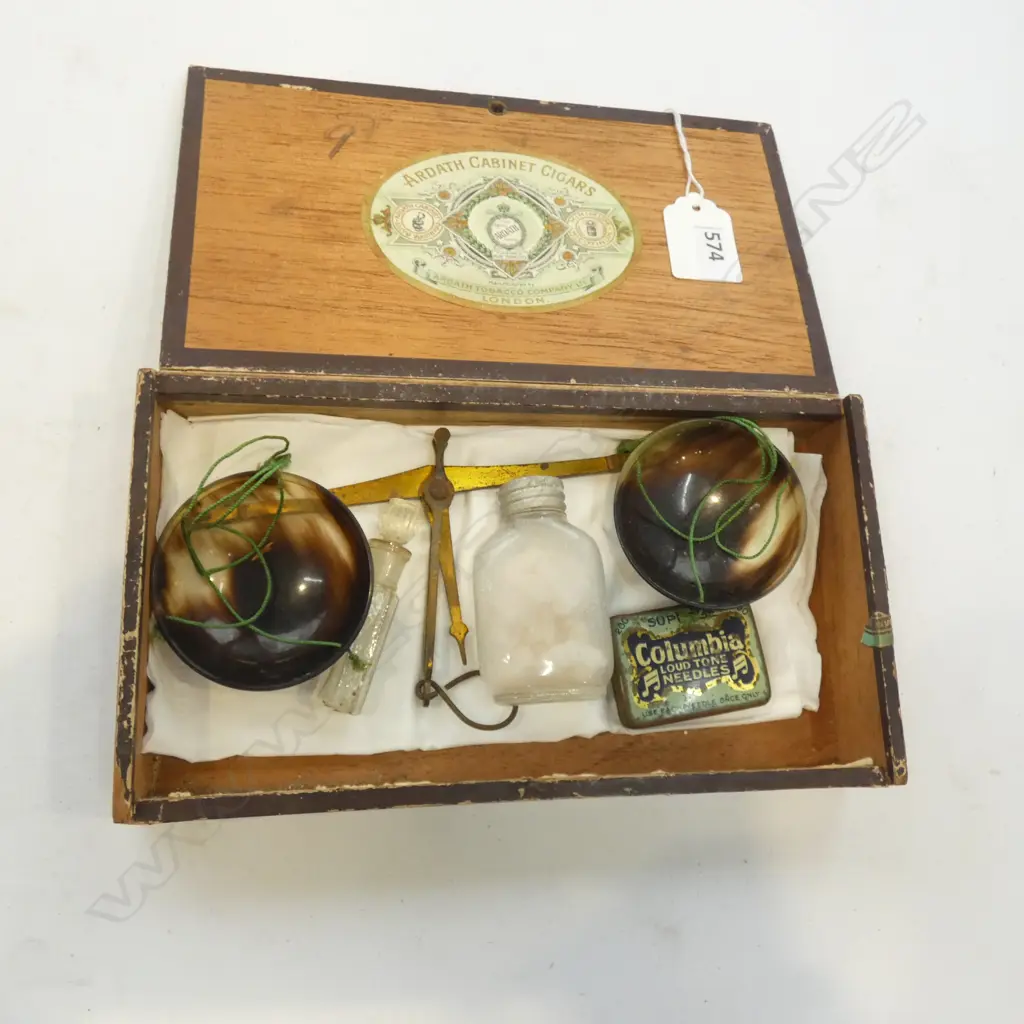 CIGAR BOX w. OLD HORN SCALES Image 1++