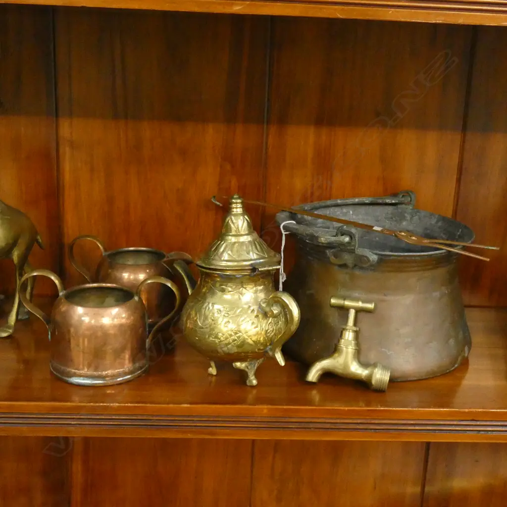 COPPER POT & CONTENTS Image 1++