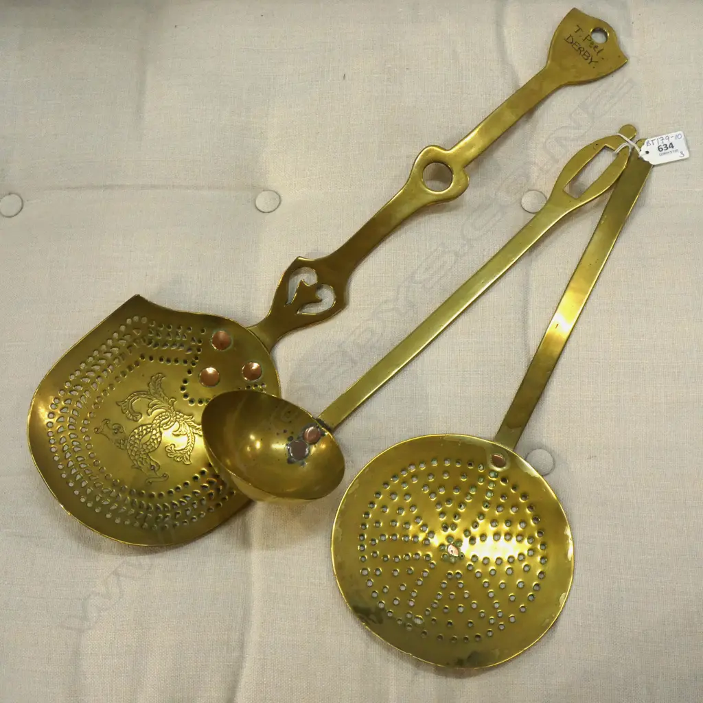 2 BRASS PRESERVING SKIMMERS (LARGEST L 580mm.) + LGE BRASS & COPPER LADLE (L 435mm.) Image 1++