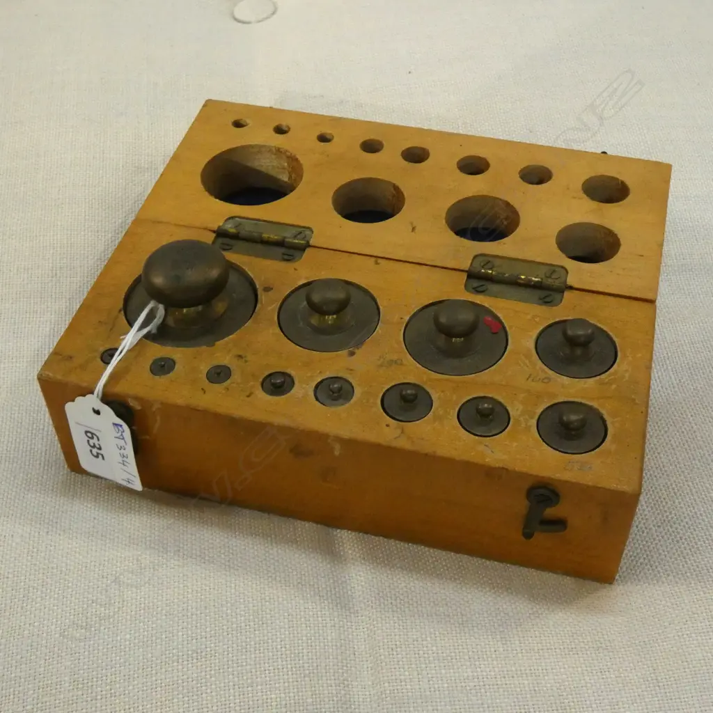 SET OF 12 BRASS METRIC WEIGHTS, CASED Image 1++