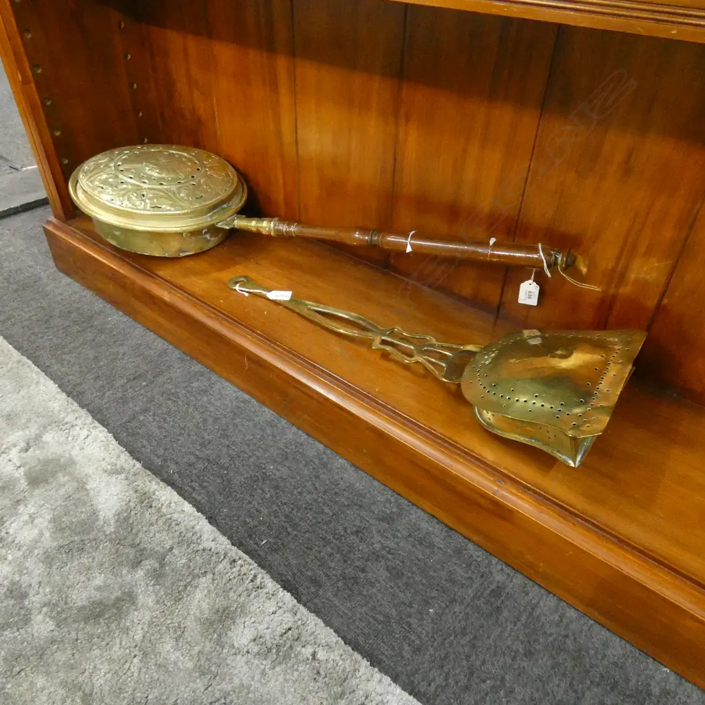 2 BRASS CHESTNUT ROASTERS 1 W WOODEN HANDLE DIA 300M Image 1++