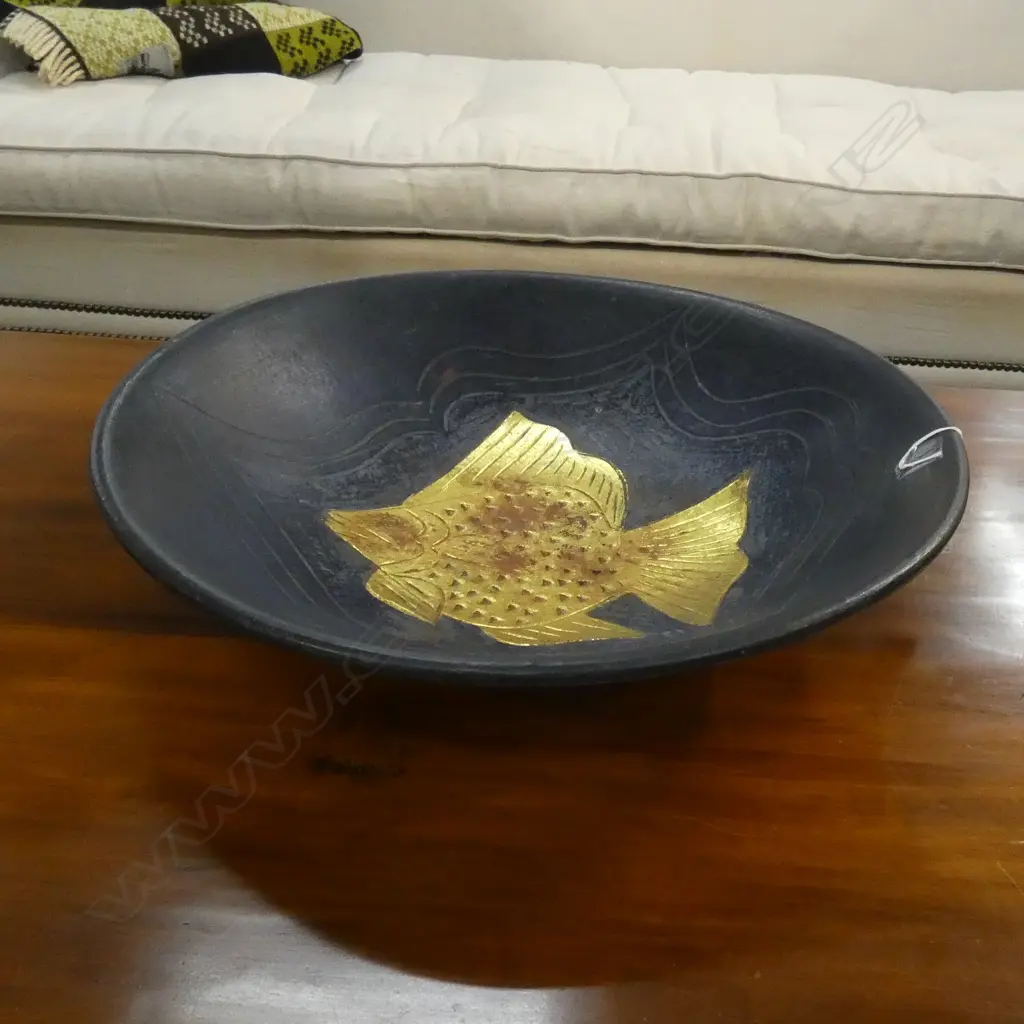 LGE DARK BLUE BOWL W FISH MOTIF IN GOLD DIA 470mm. Image 1++