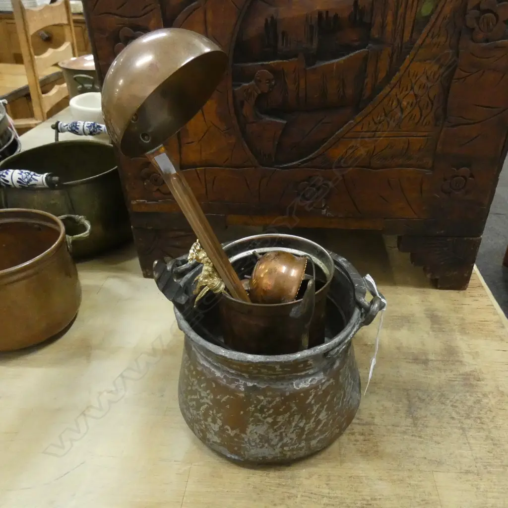 COPPER POT & CONTENTS Image 1++