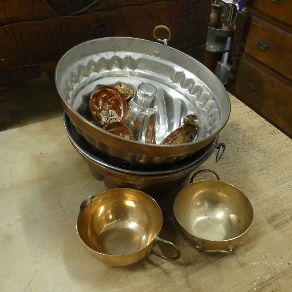 3 VINTAGE MOULDS & OTHERS Image 1++
