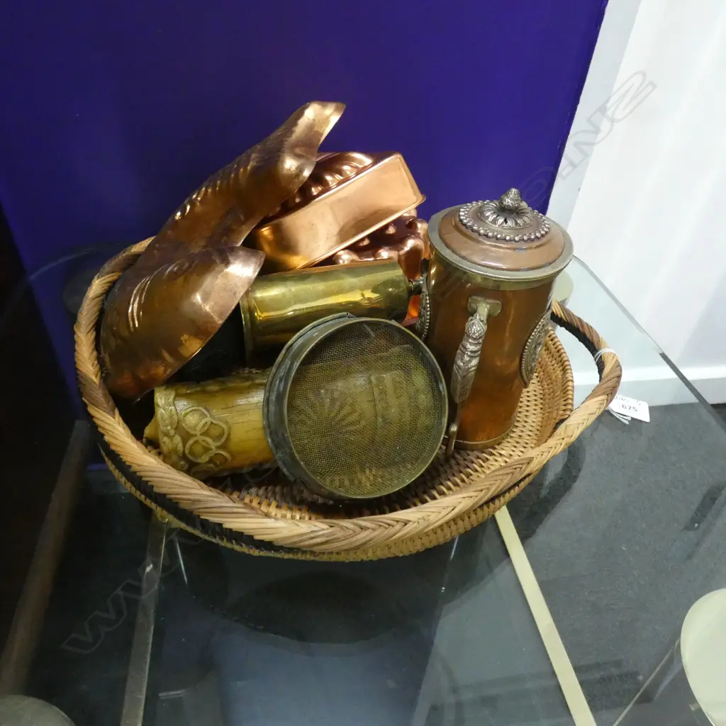 TRAY LOT OF COPPER ITEMS Image 1++