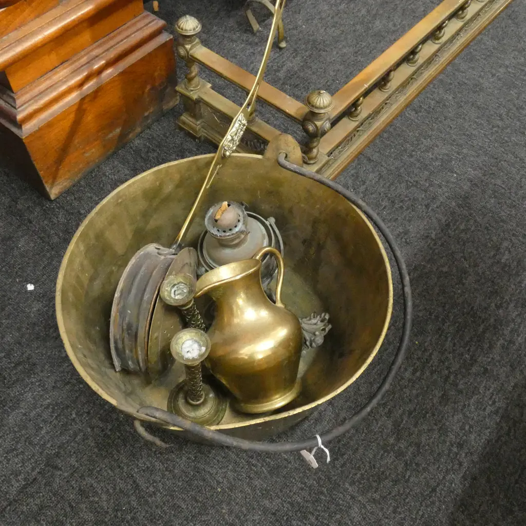 BRASS PAN & CONTENTS Image 1++
