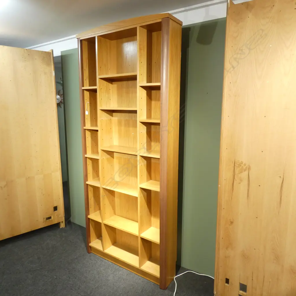 OAK AND JARRAH BOOKCASE Image 1++