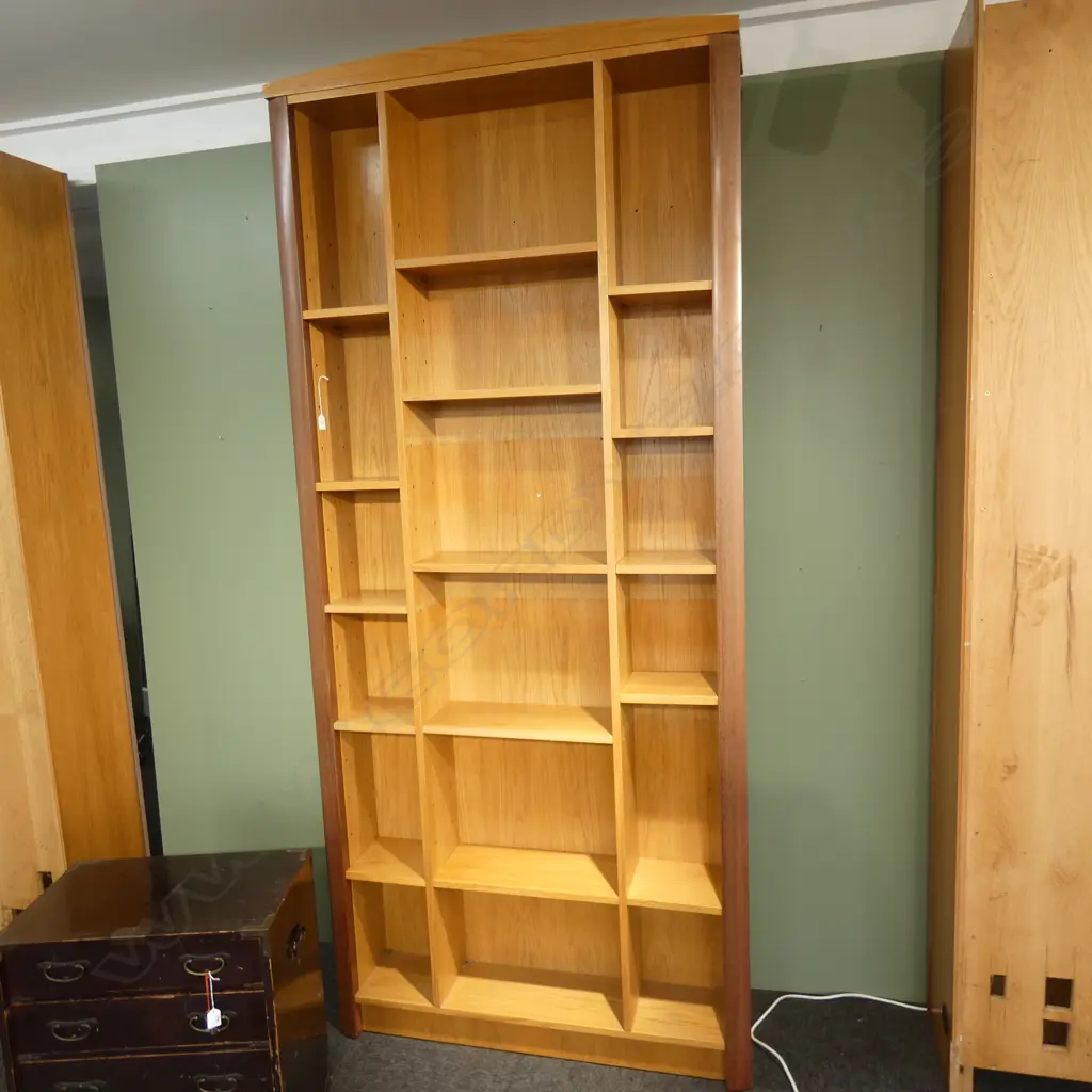 OAK AND JARRAH BOOKCASE Image 1++