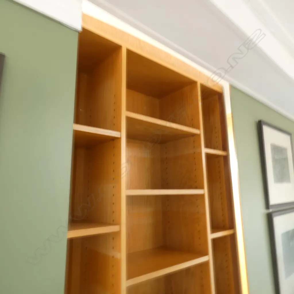 OAK AND JARRAH BOOKCASE Image 1++