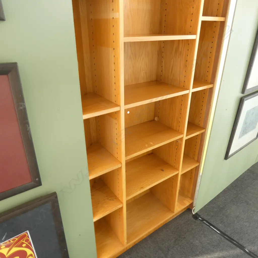 OAK AND JARRAH BOOKCASE Image 1++