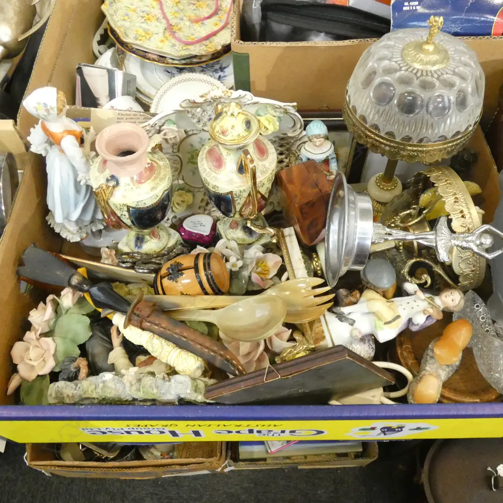 BOX LOT PR LAMPS, VASES, FIGURINES, CAPODIMONTE ETC Image 1++