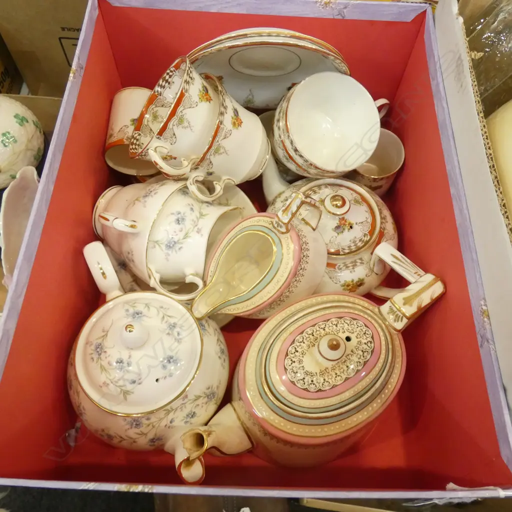 SM BOX CHINA & PORCELAIN INCL VICTORIAN TEAPOT & JUG Image 1++