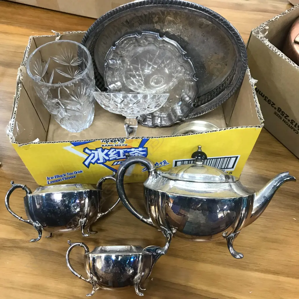 BOX ASST SILVER PLATE AND 2 PCES CRYSTAL Image 1++