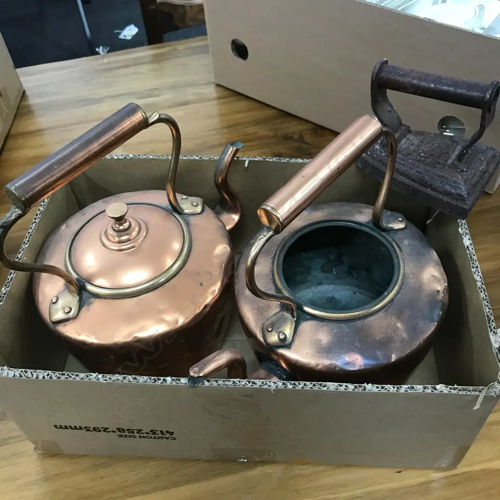 BOX 2 COPPER KETTLES (1 MISSING LID) & ANTIQUE IRON Image 1++