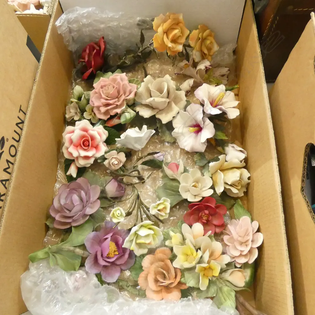 BOX LOT CAPODIMONTE FLOWERS Image 1++