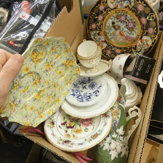 BOX MISC INCL CARTON WARE / BESWICK / ART DECO LIGHT FITTING ETC..