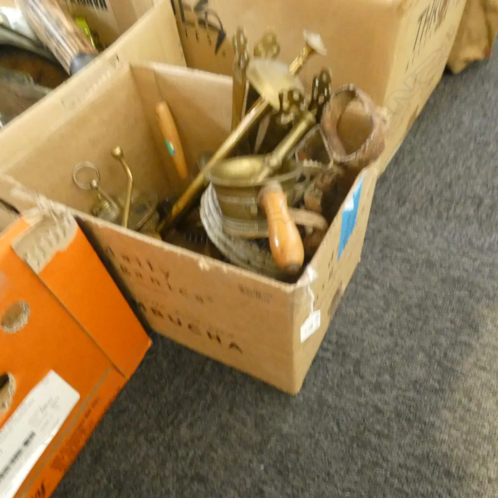 BOX ASSORTED COPPER & BRASS Image 1++