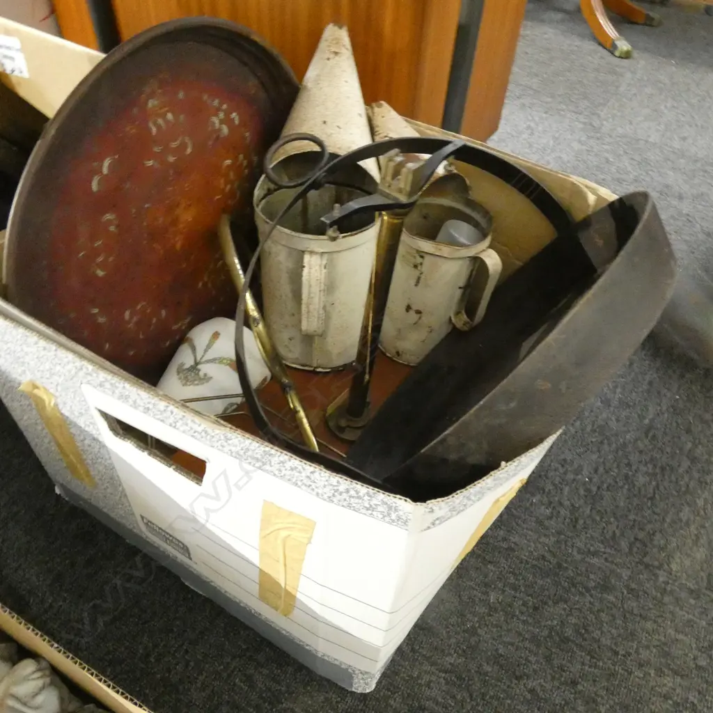 BOX LOT SCALES, 2 OIL CANS, VINTAGE WALL LIGHT ETC Image 1++