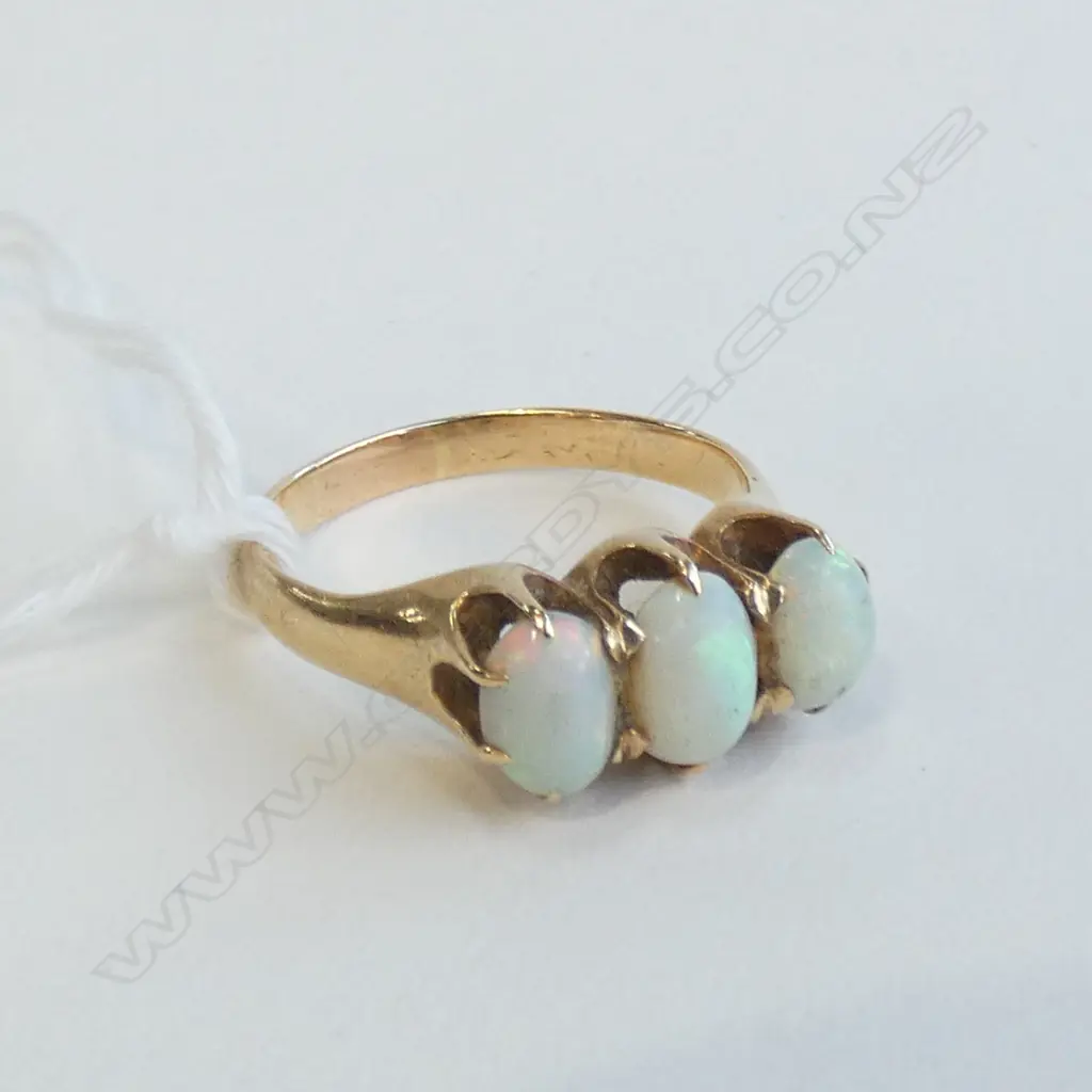 14CT GOLD AND OPAL RING 4.58gm Image 1++