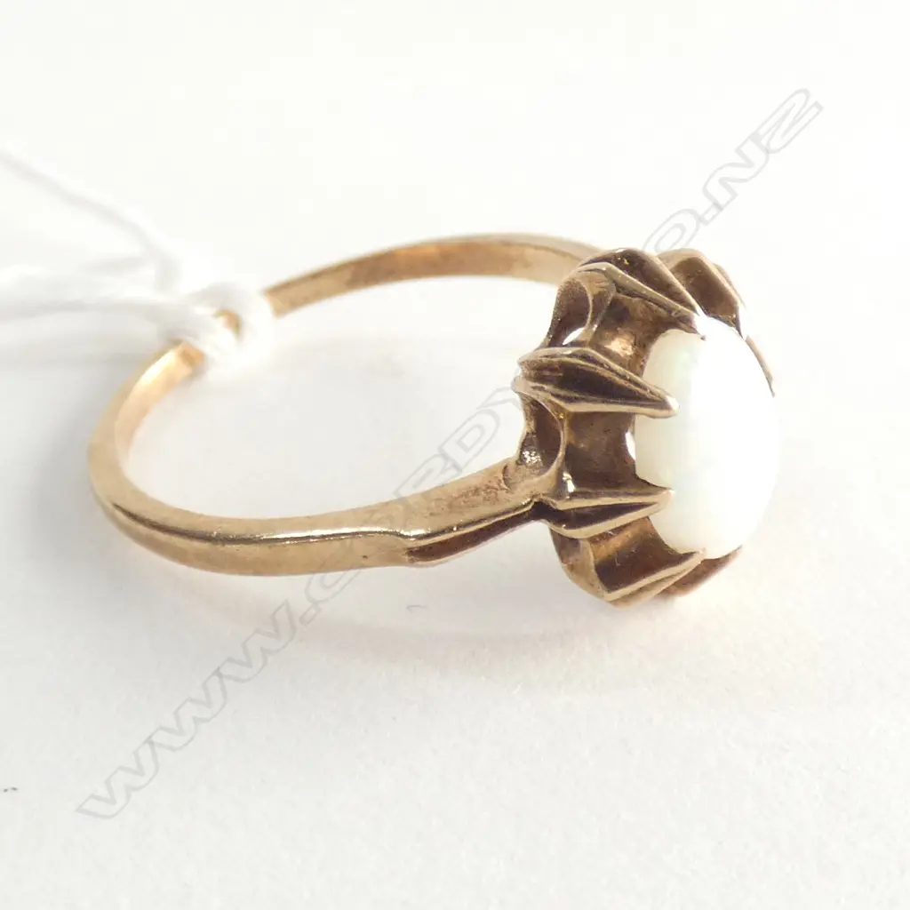 9CT GOLD RETRO OPAL RING 2.8gms Image 1++