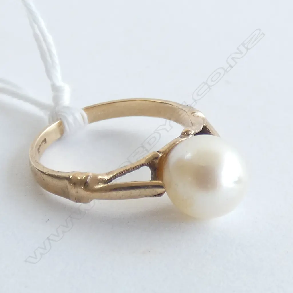 9CT GOLD AND PEARL RING 1.74gm Image 1++