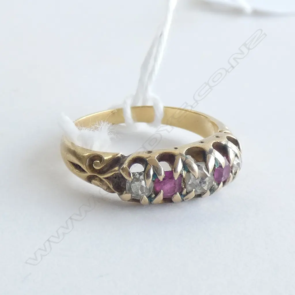 9CT GOLD DIAMOND AND RUBY ? RING 3.30gm Image 1++