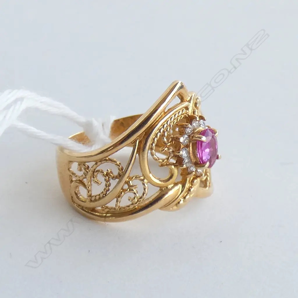 18CT GOLD RUBY (2.1ct) & DIAMOND RING  (valuation $2500) Image 1++