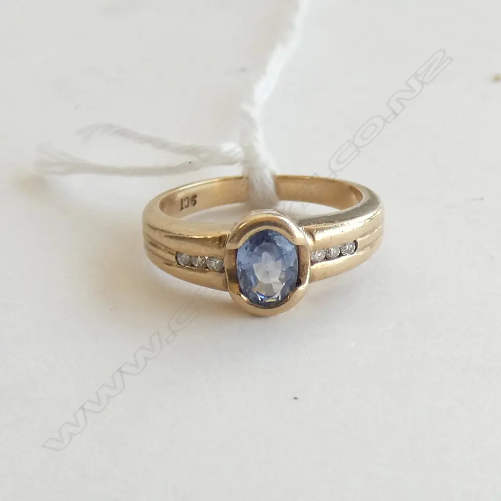 9CT GOLD BLUE SAPPHIRE STONE & DIAMOND RING 2.6gms Image 1++