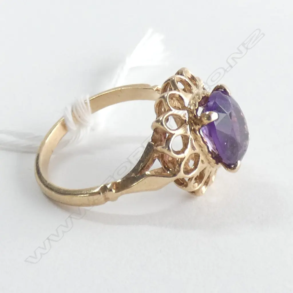 9CT GOLD & AMETHYST RING 3.2gm Image 1++