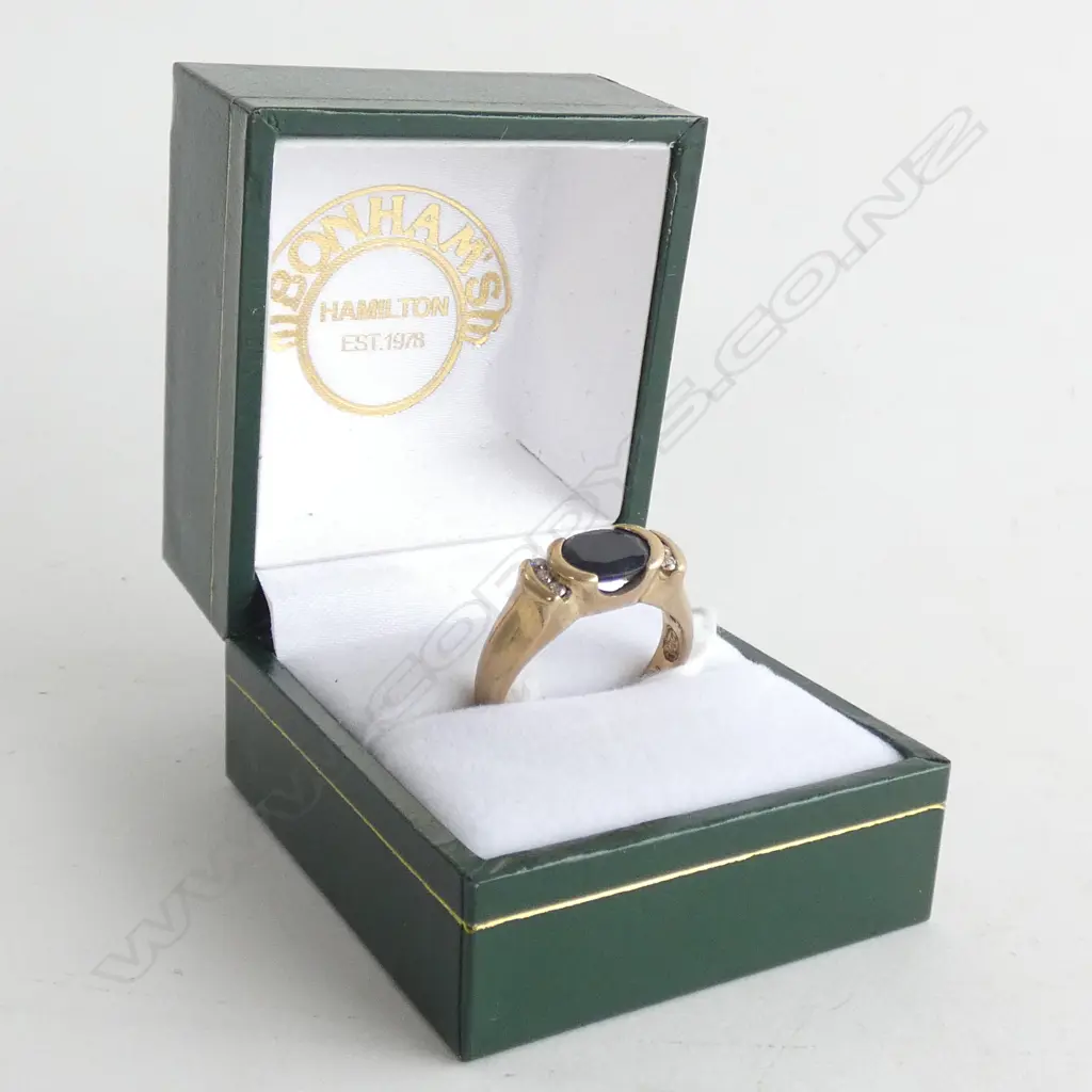 9CT YELLOW GOLD DARK SAPPHIRE & DIAMOND RING 4.87GMS Image 1++