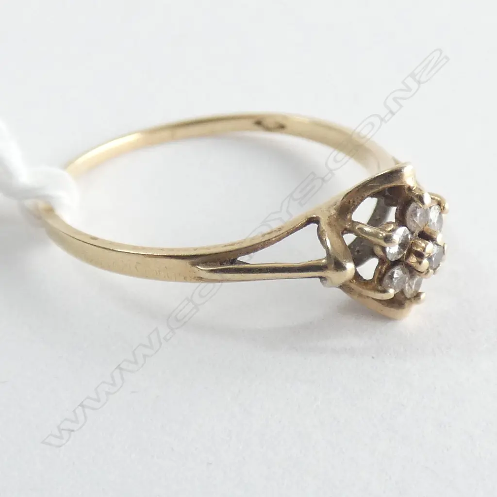 14K GOLD & DIAMOND CLUSTER RING Image 1++