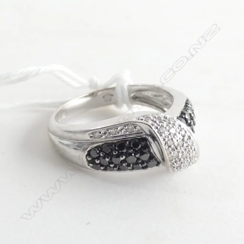 14K WHITE GOLD + BLACK & WHITE DIAMOND ? RING 4.25gm Image 1++