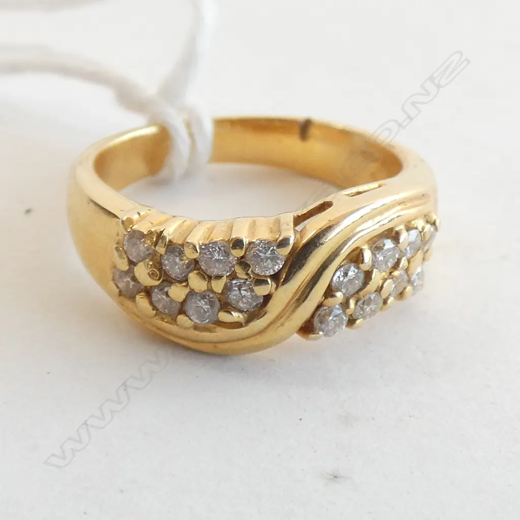 14K GOLD & 16 DIAMOND RING 4.5gms Image 1++