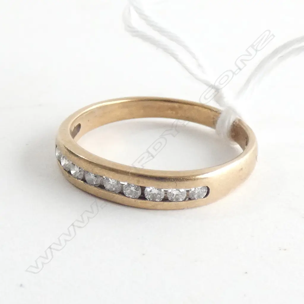 9CT GOLD & 9 DIAMOND RING CHANELL SET 2 Image 1++