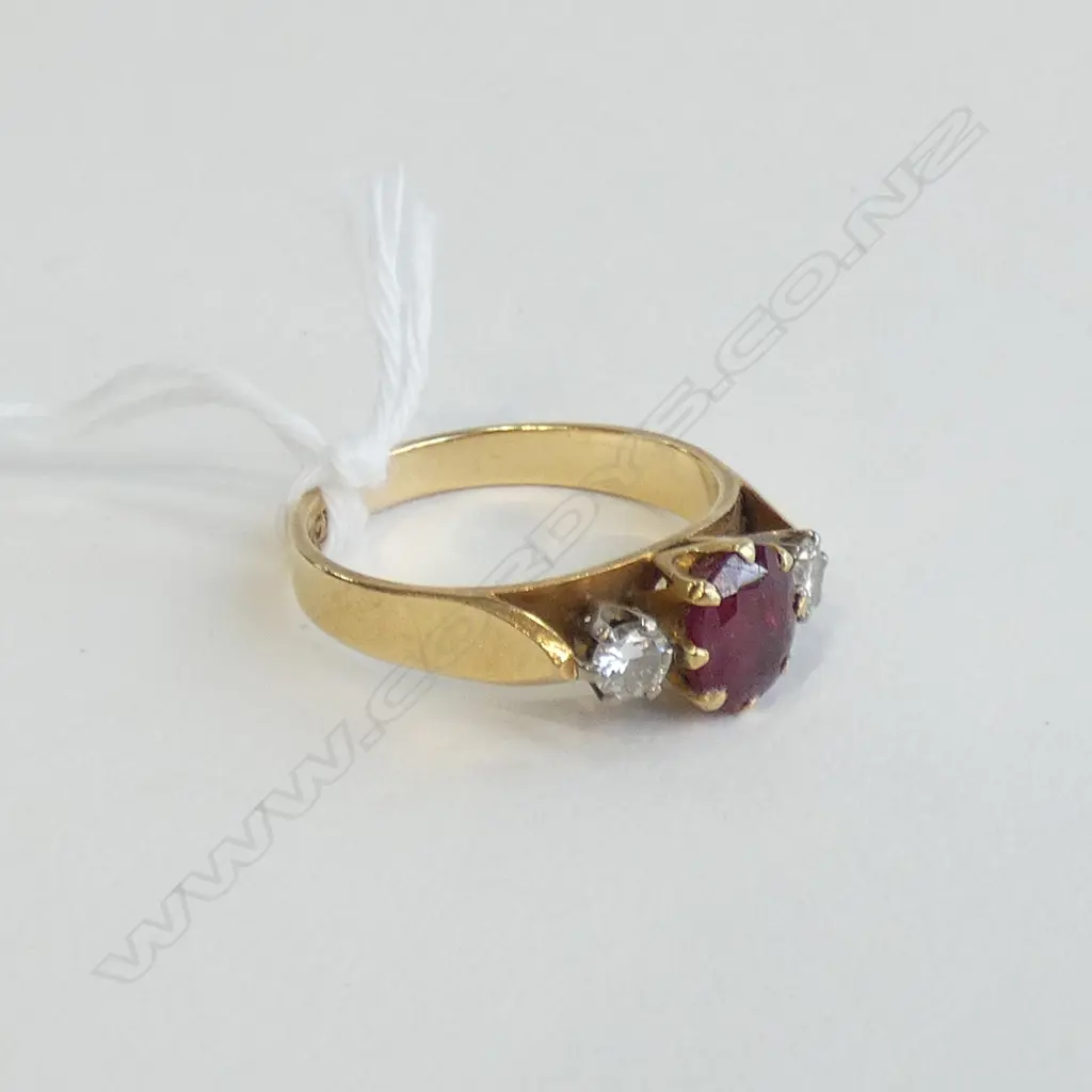 18CT RUBY AND DIAMOND RING 4.38gm Image 1++