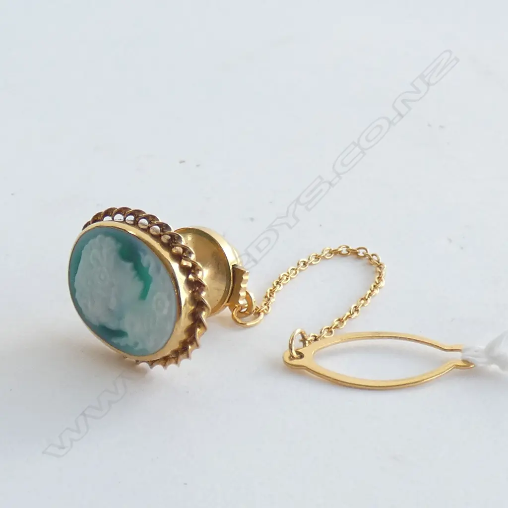 18CT GOLD AND CAMEO TIE PIN 2.7 gm Image 1++