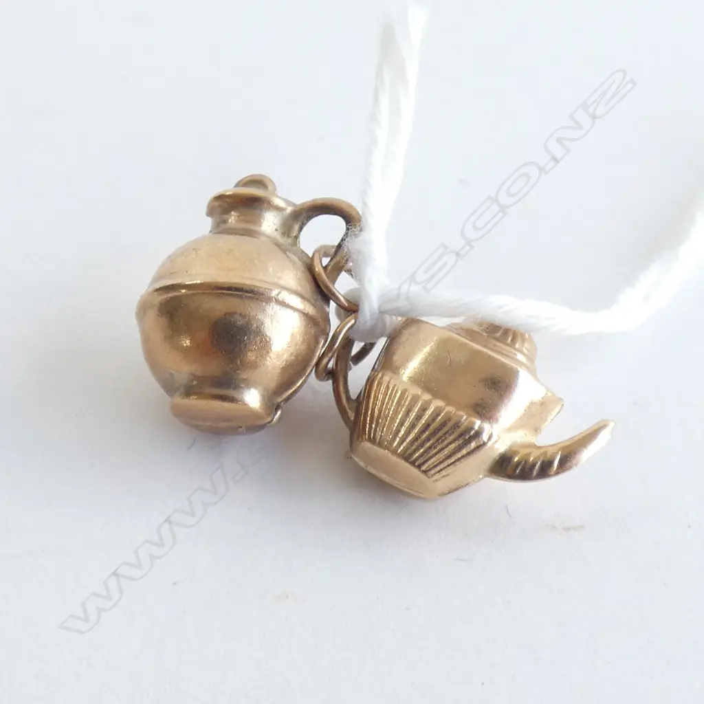2 X 9CT GOLD CHARMS TEA POT/CREAM POT 1.58gm Image 1++