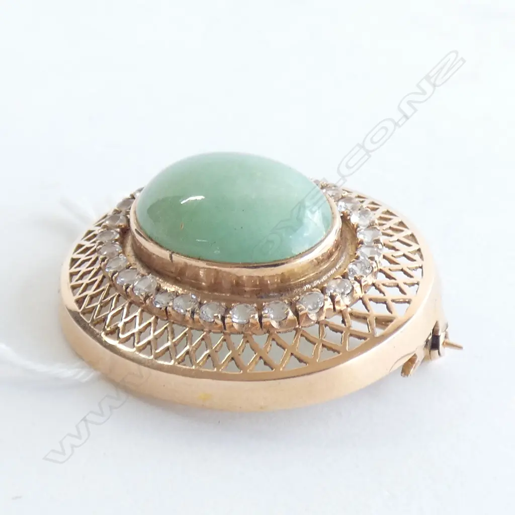 14CT GOLD/APPLE JADE BROOCH (with faux diamonds) 12.44gm Image 1++