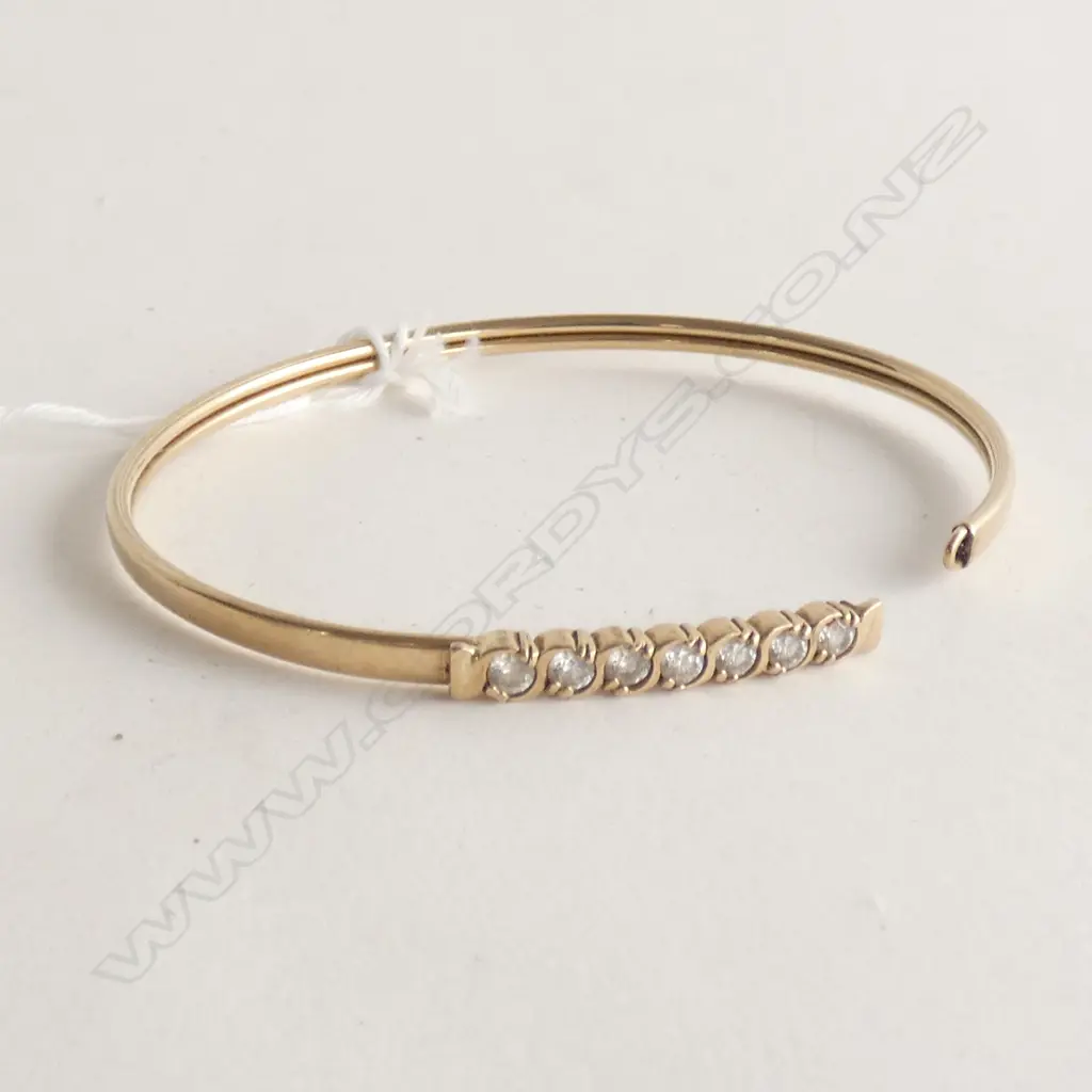375 GOLD BANGLE W CZ  5.6GMS Image 1++