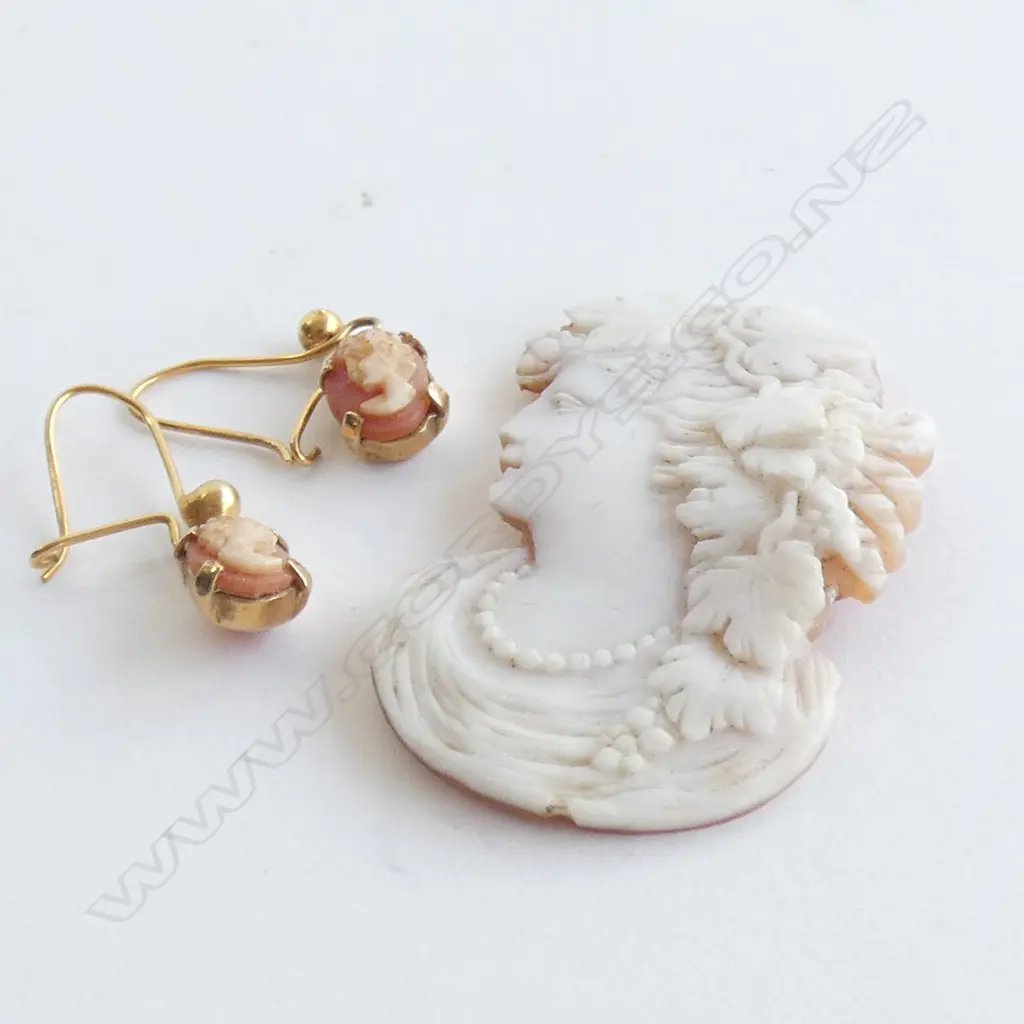 9CT GOLD CAMEO EARRINGS AND UNSET CARVED CAMEO Image 1++